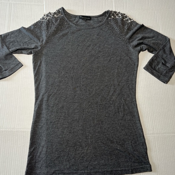 Women’s Top With Detailed Beeding Size Medium - Picture 4 of 5